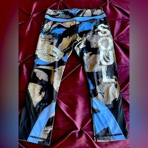 Lulu Lemon Soul Cycle patterned 3/4 leggings